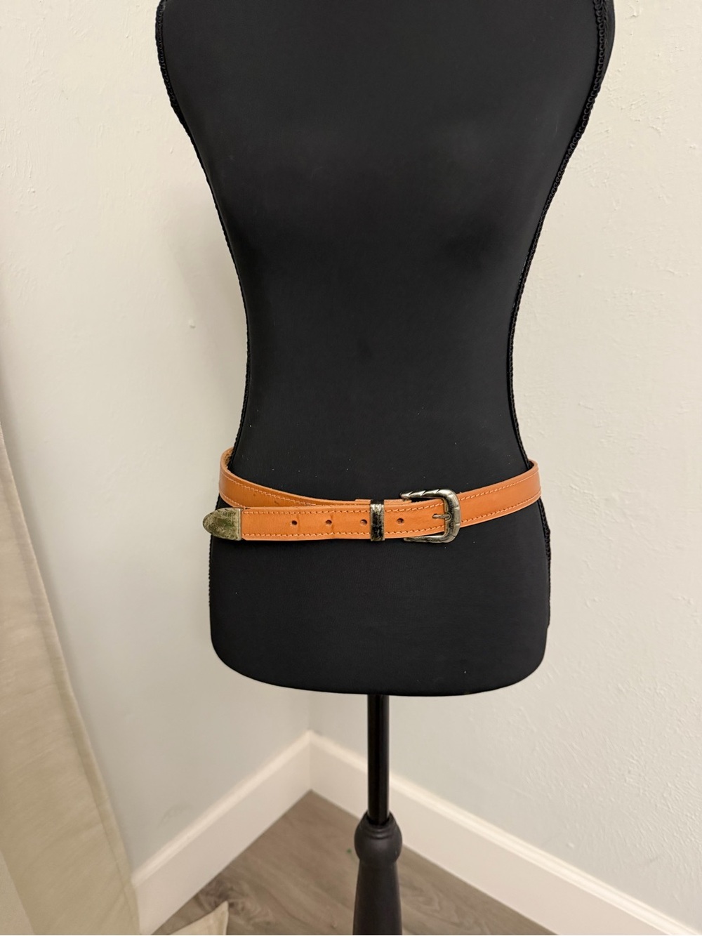 Vintage Classic Tan Saddle Leather Women’s Belt with Antiqued Buckle